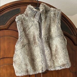 Elle Faux Fur Vest in Charcoal and Chestnut